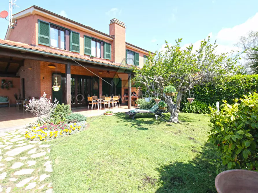 Immagine 22 di Villa in vendita  in Via Francesco Cilea a Roma
