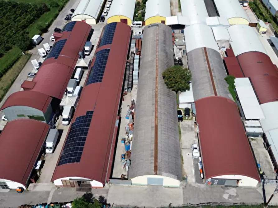 Immagine 2 di Capannone industriale in vendita  a Verona