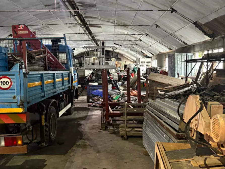 Immagine 11 di Capannone industriale in vendita  a Verona
