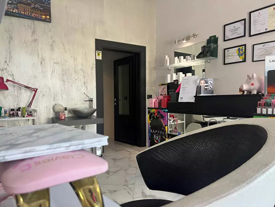 Immagine 1 di Attività commerciale in vendita  in VIA MAYER a Firenze
