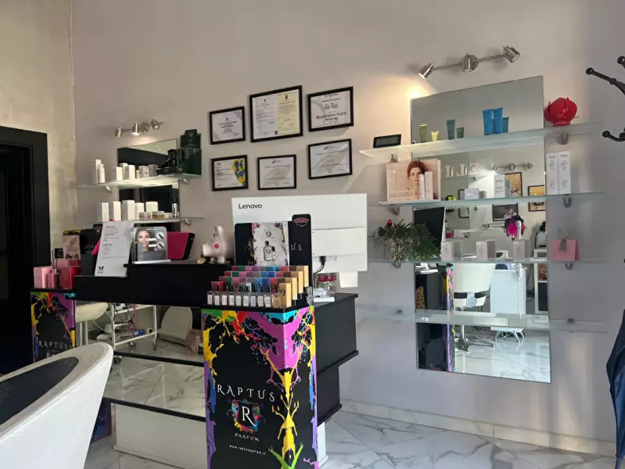 Immagine 4 di Attività commerciale in vendita  in VIA MAYER a Firenze