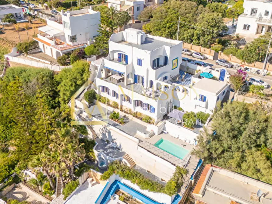 Immagine 2 di Villa in vendita  in Lungomare Enea a Anzio