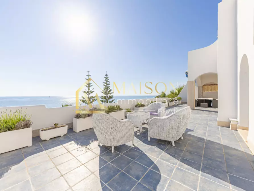 Immagine 4 di Villa in vendita  in Lungomare Enea a Anzio