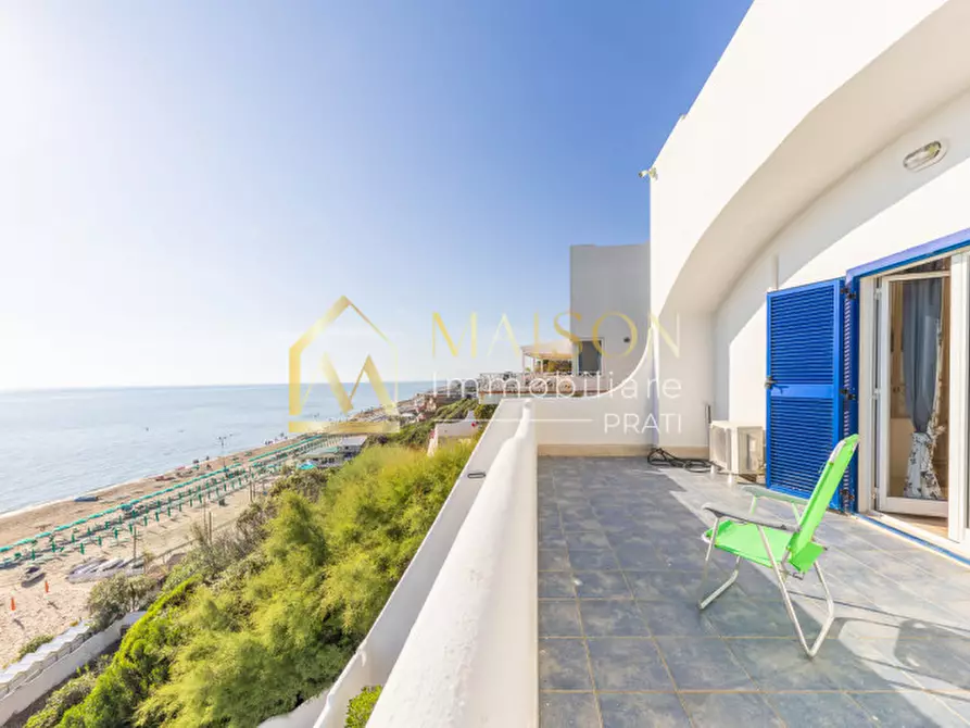 Immagine 26 di Villa in vendita  in Lungomare Enea a Anzio
