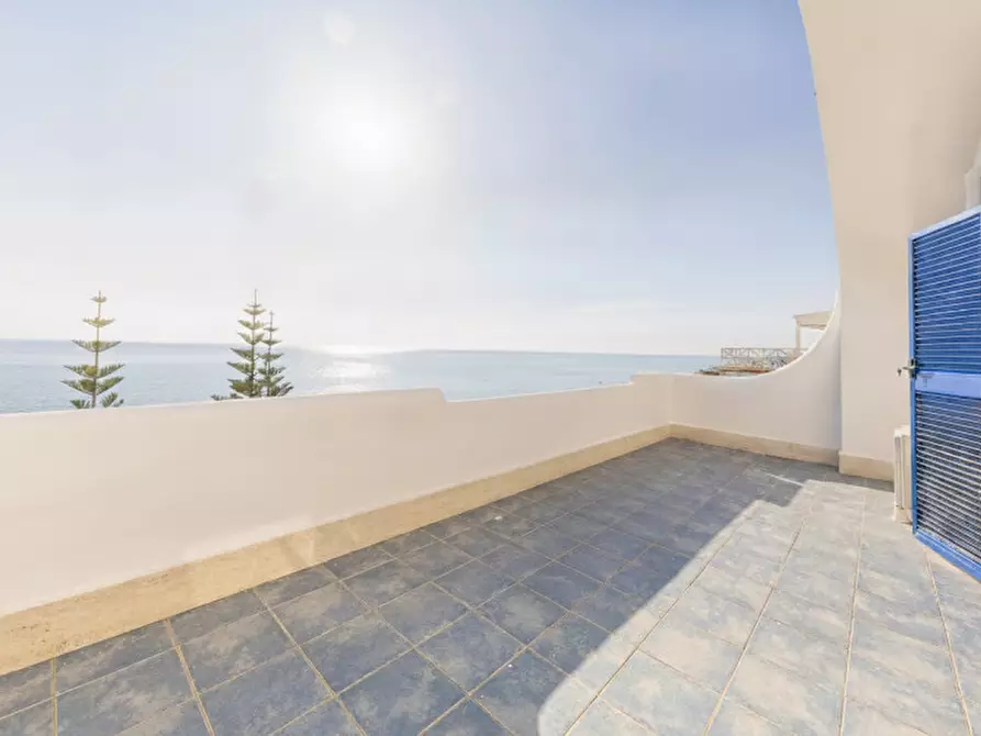 Immagine 27 di Villa in vendita  in Lungomare Enea a Anzio