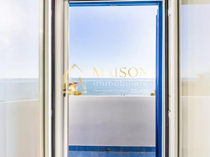 Immagine 41 di Villa in vendita  in Lungomare Enea a Anzio