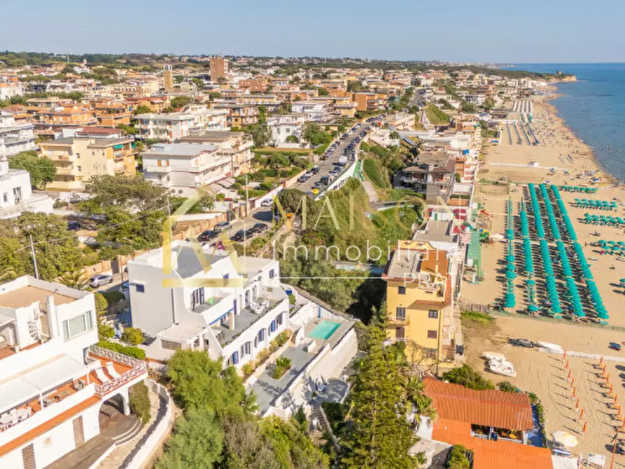Immagine 51 di Villa in vendita  in Lungomare Enea a Anzio