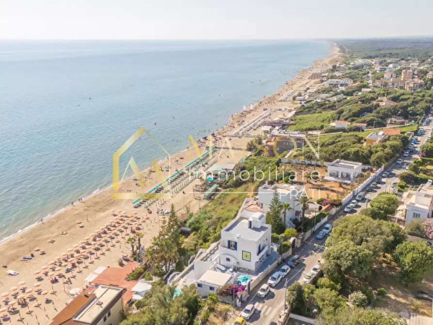 Immagine 77 di Villa in vendita  in Lungomare Enea a Anzio