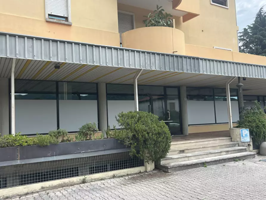 Immagine 1 di Attività commerciale in affitto  in via galilei a Torrebelvicino