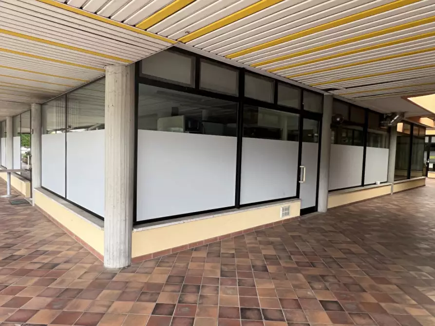 Immagine 2 di Attività commerciale in affitto  in via galilei a Torrebelvicino