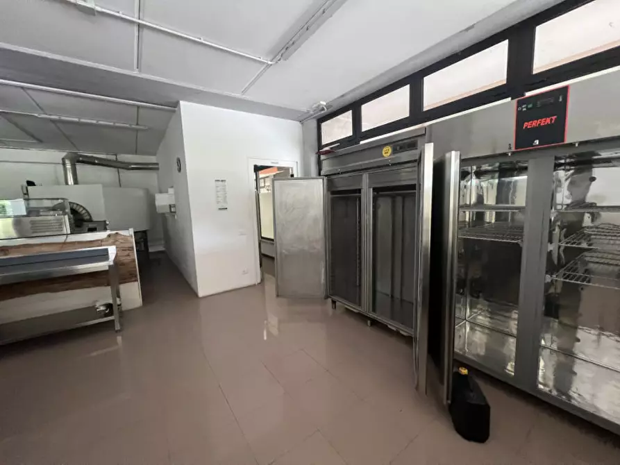 Immagine 5 di Attività commerciale in affitto  in via galilei a Torrebelvicino