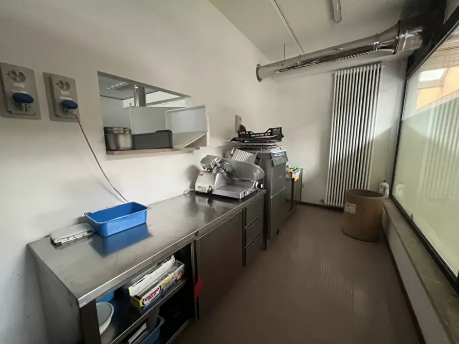 Immagine 10 di Attività commerciale in affitto  in via galilei a Torrebelvicino