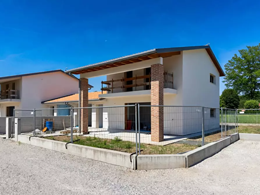 Immagine 2 di Casa bifamiliare in vendita  in Via delle Siepi a Vedelago