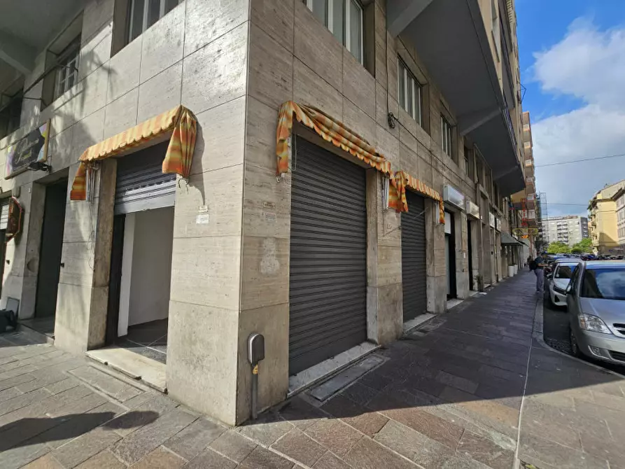 Immagine 1 di Negozio in vendita  in Piazza Saffi a Savona