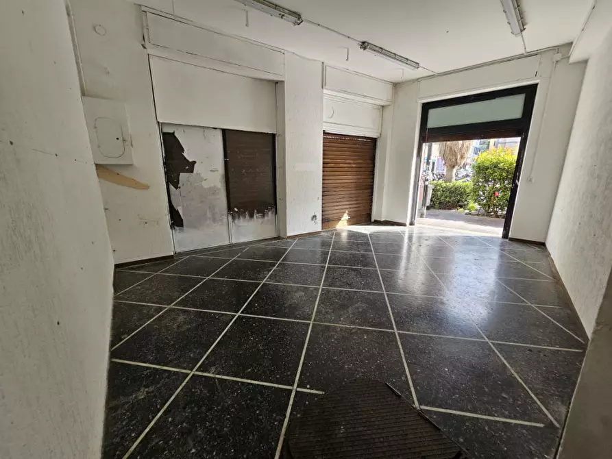 Immagine 3 di Negozio in vendita  in Piazza Saffi a Savona