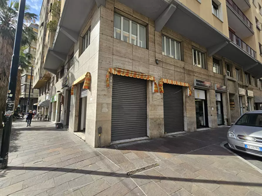 Immagine 4 di Negozio in vendita  in Piazza Saffi a Savona