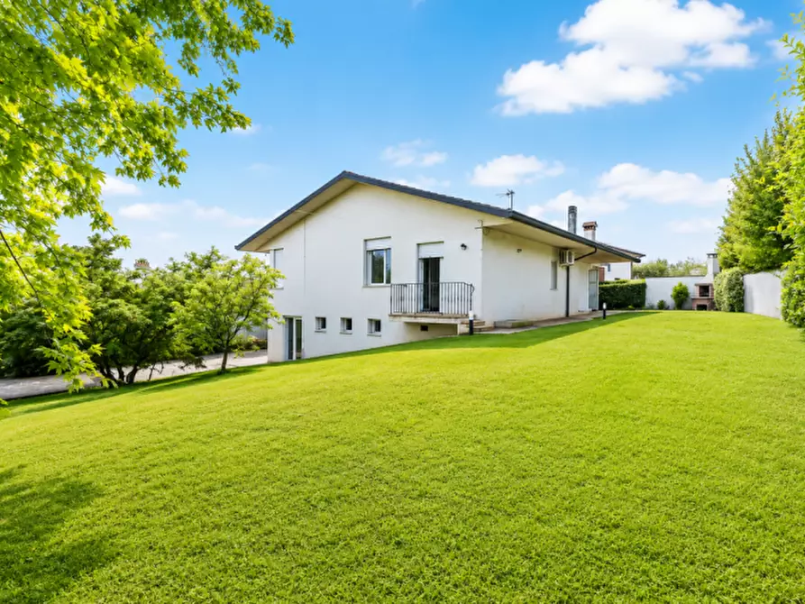 Immagine 3 di Villa in vendita  in Via Rossini a Caerano Di San Marco