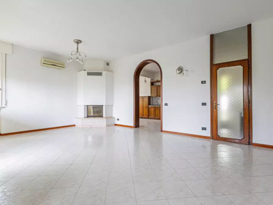 Immagine 10 di Villa in vendita  in Via Rossini a Caerano Di San Marco