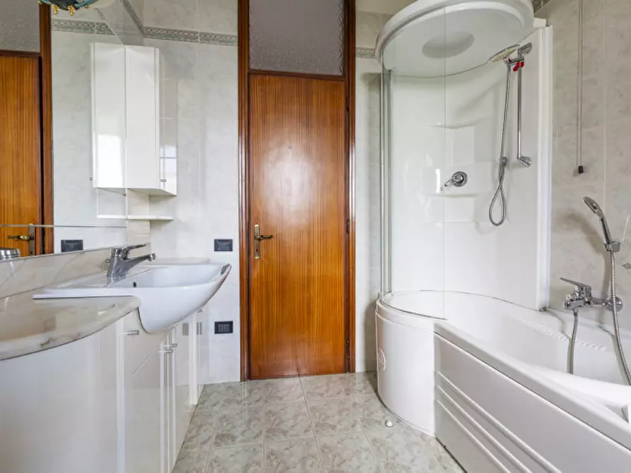 Immagine 14 di Villa in vendita  in Via Rossini a Caerano Di San Marco
