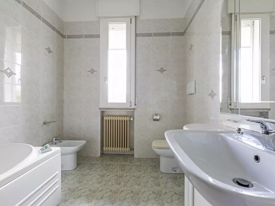 Immagine 15 di Villa in vendita  in Via Rossini a Caerano Di San Marco