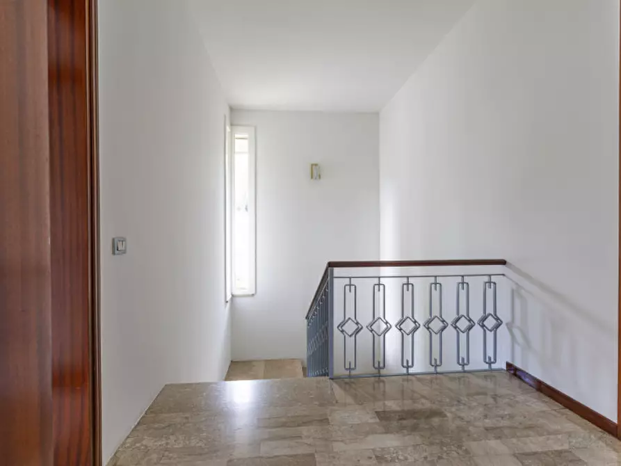 Immagine 18 di Villa in vendita  in Via Rossini a Caerano Di San Marco