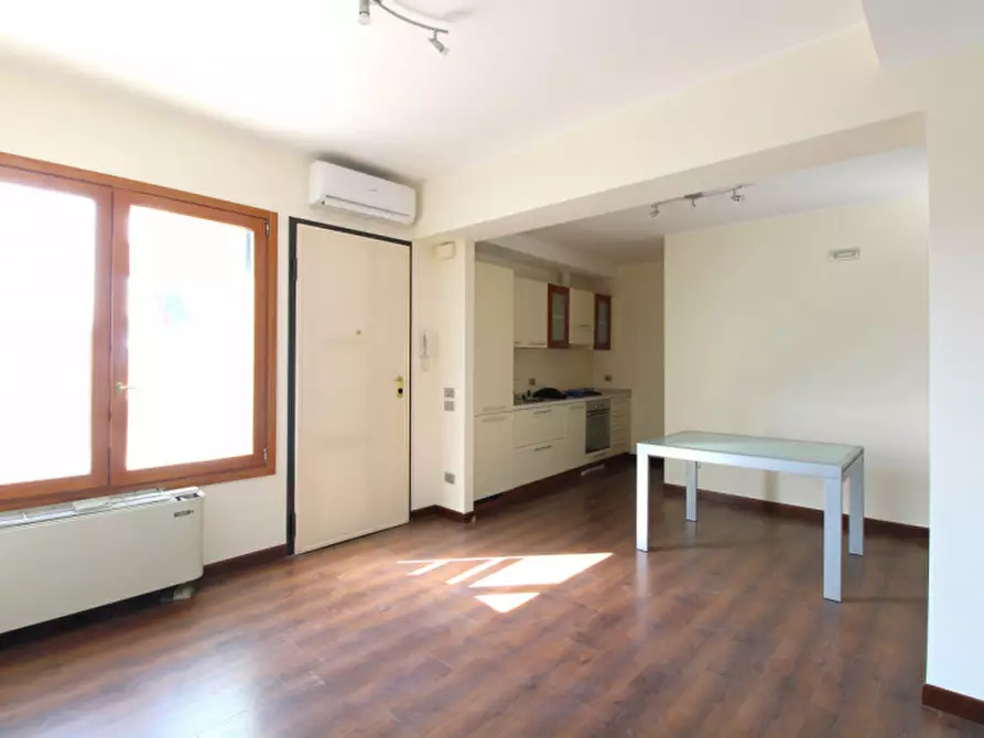 Immagine 1 di Appartamento in vendita  in Via Cesare Crescente a Padova