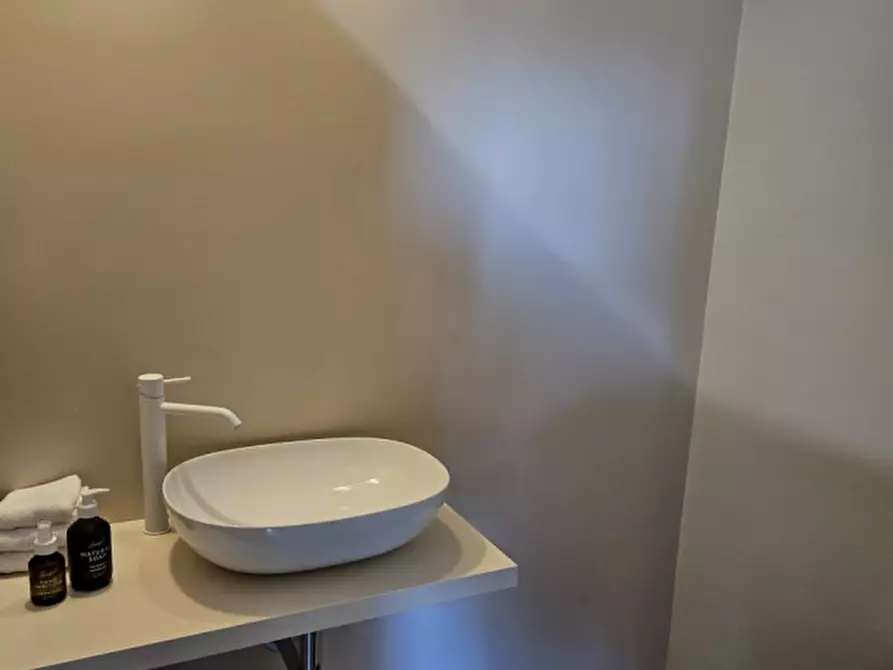 Immagine 4 di Ufficio in vendita  a Cortaccia Sulla Strada Del Vino .Kurtatsch A.