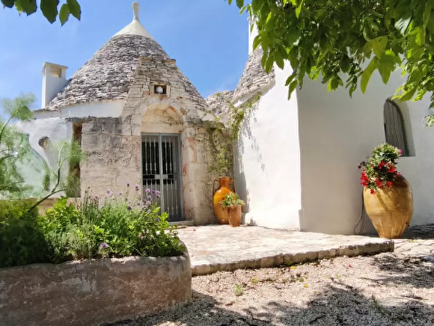 Immagine 8 di Rustico / casale in vendita  a Fasano