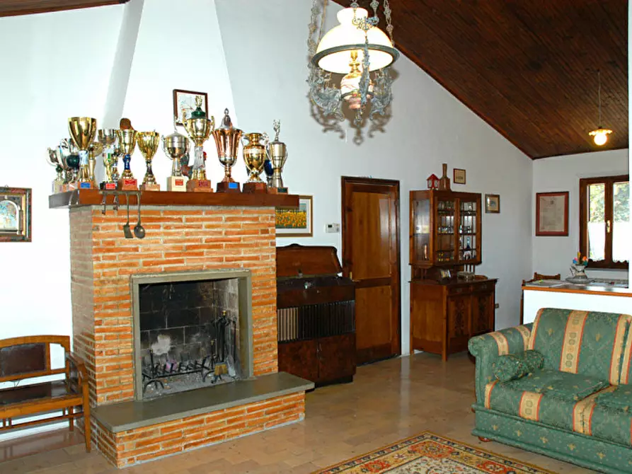 Immagine 11 di Rustico / casale in vendita  a Senigallia