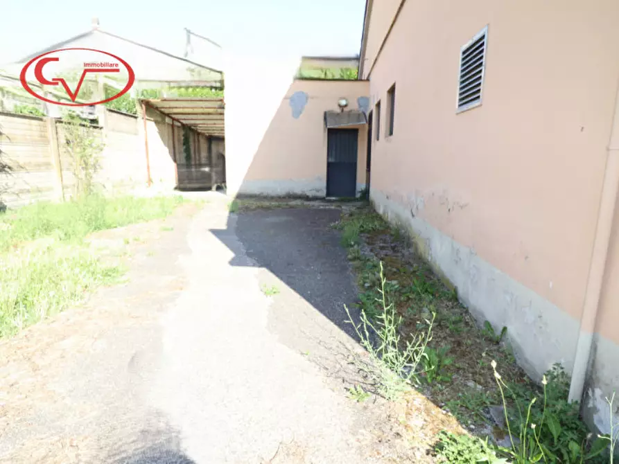 Immagine 13 di Laboratorio in vendita  in levane a Montevarchi