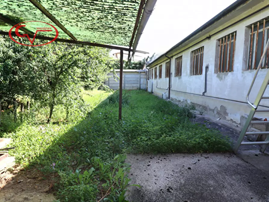 Immagine 14 di Laboratorio in vendita  in levane a Montevarchi