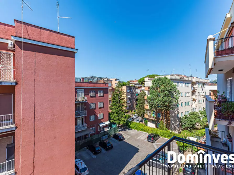 Immagine 7 di Appartamento in vendita  in Via Luigi Capuana a Roma
