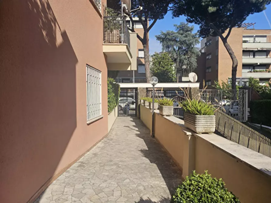 Immagine 36 di Appartamento in vendita  in Via Luigi Capuana a Roma