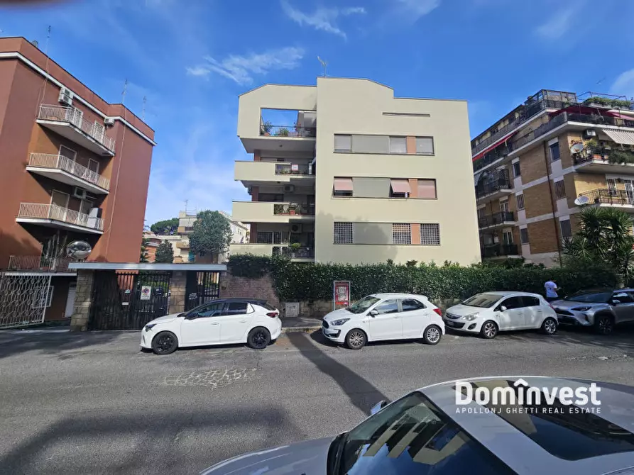 Immagine 38 di Appartamento in vendita  in Via Luigi Capuana a Roma