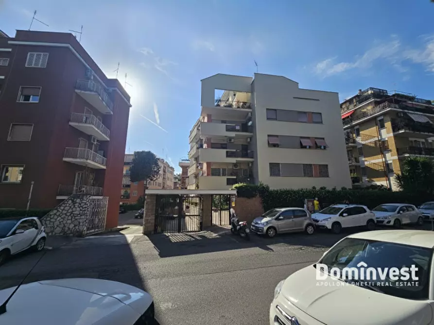 Immagine 39 di Appartamento in vendita  in Via Luigi Capuana a Roma