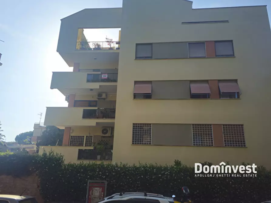 Immagine 41 di Appartamento in vendita  in Via Luigi Capuana a Roma
