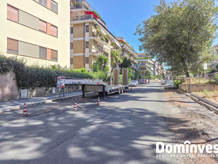 Immagine 45 di Appartamento in vendita  in Via Luigi Capuana a Roma
