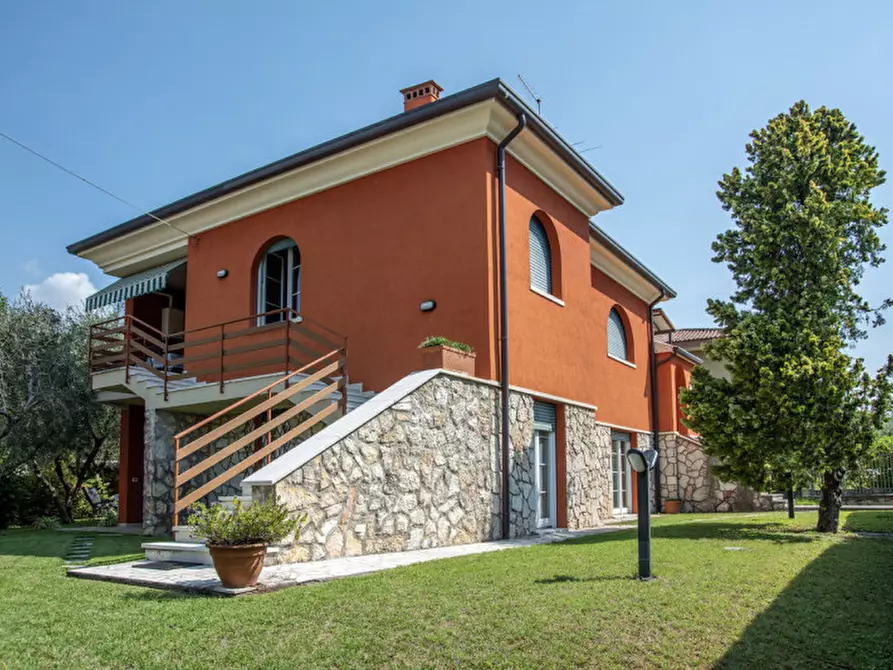 Immagine 1 di Villa in vendita  in via Don Gnocchi 113 a Garda