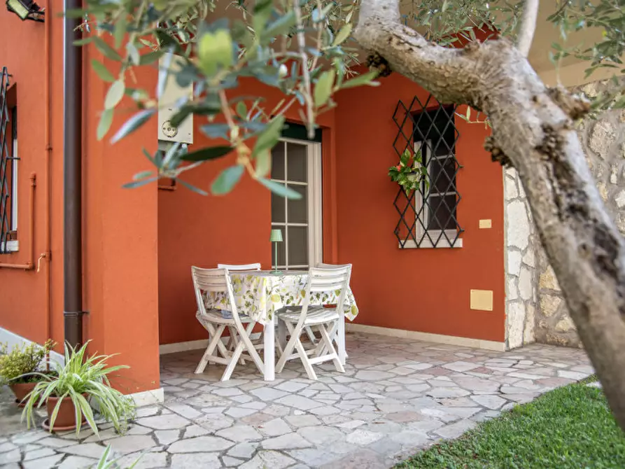 Immagine 3 di Villa in vendita  in via Don Gnocchi 113 a Garda