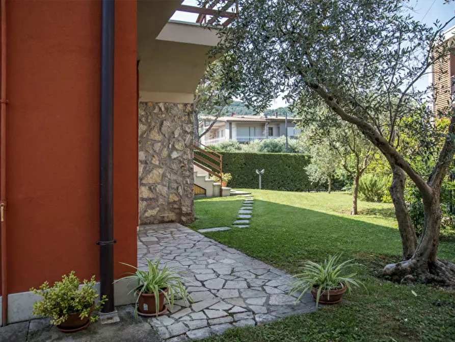 Immagine 9 di Villa in vendita  in via Don Gnocchi 113 a Garda