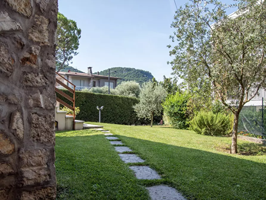 Immagine 10 di Villa in vendita  in via Don Gnocchi 113 a Garda