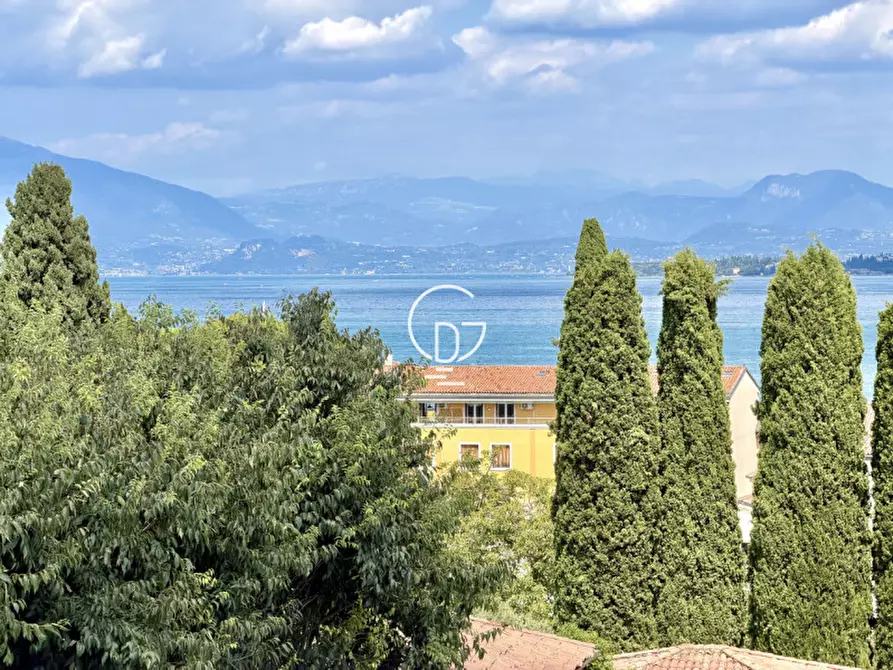 Immagine 1 di Attico in vendita  in Via Crocefisso a Desenzano Del Garda