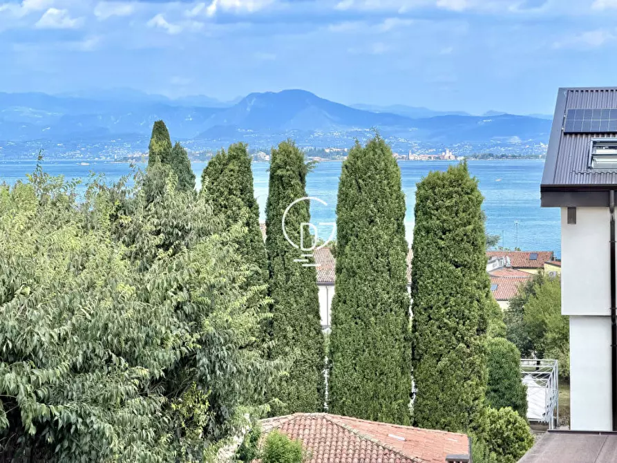 Immagine 2 di Attico in vendita  in Via Crocefisso a Desenzano Del Garda