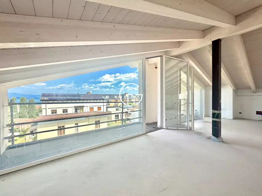 Immagine 8 di Attico in vendita  in Via Crocefisso a Desenzano Del Garda
