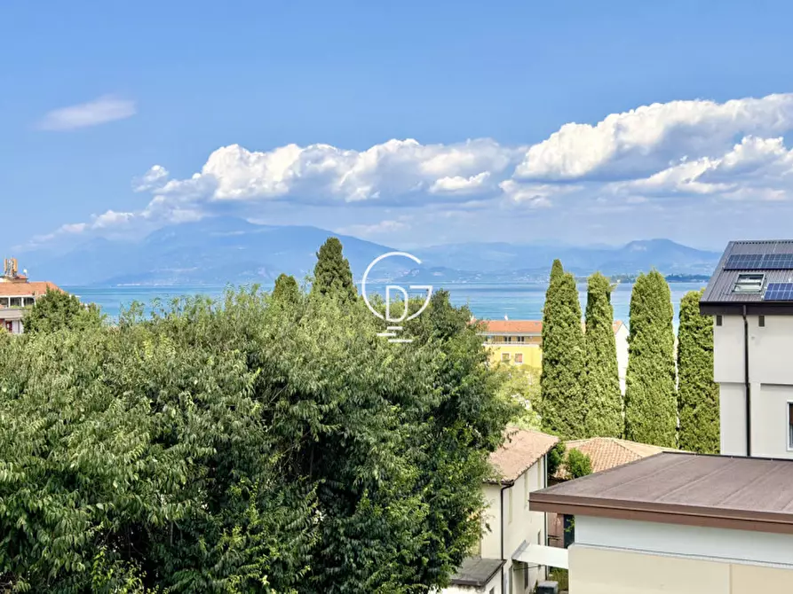 Immagine 10 di Attico in vendita  in Via Crocefisso a Desenzano Del Garda