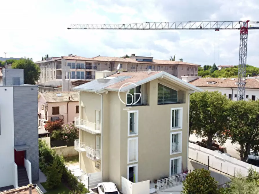 Immagine 31 di Attico in vendita  in Via Crocefisso a Desenzano Del Garda