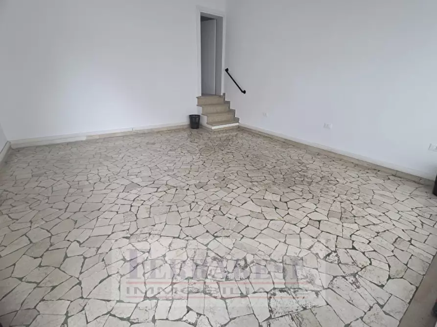 Immagine 1 di Negozio in affitto  in via bravi a Padova