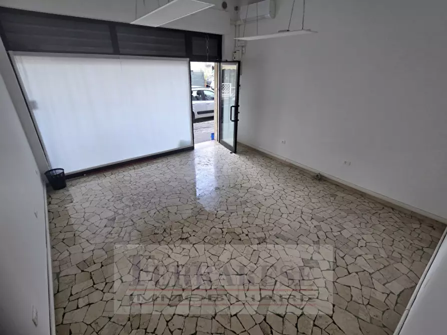 Immagine 5 di Negozio in affitto  in via bravi a Padova