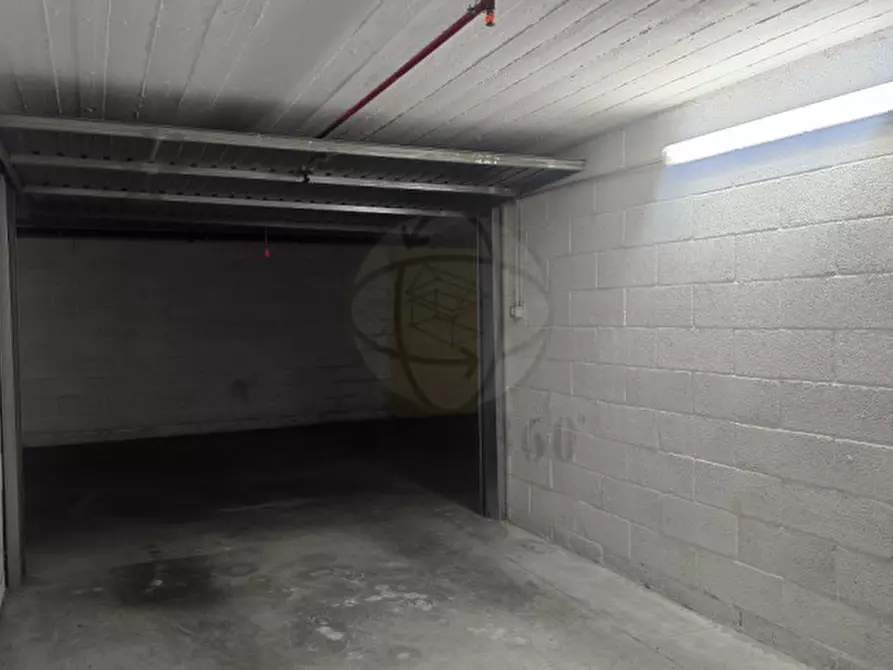 Immagine 2 di Garage in vendita  in Piazza Bruno Buozzi a Terni