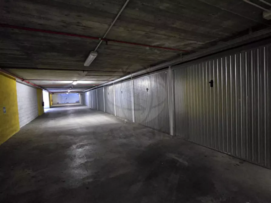 Immagine 4 di Garage in vendita  in Piazza Bruno Buozzi a Terni
